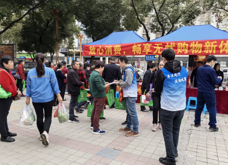 凤岗镇开展2024年“3·15”国际消费者权益日集中宣传活动